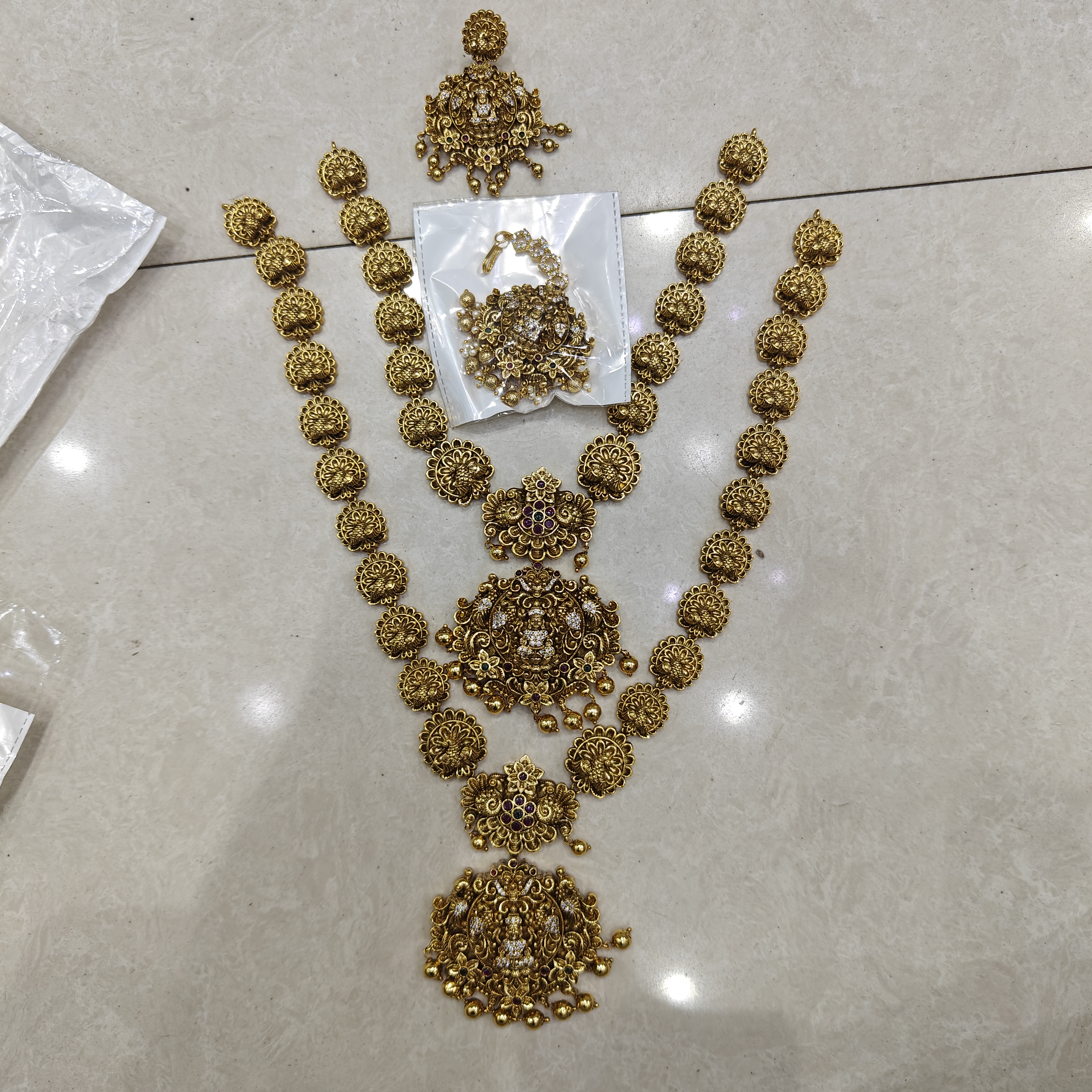 Gauri Nakshi Temple Bridal Set